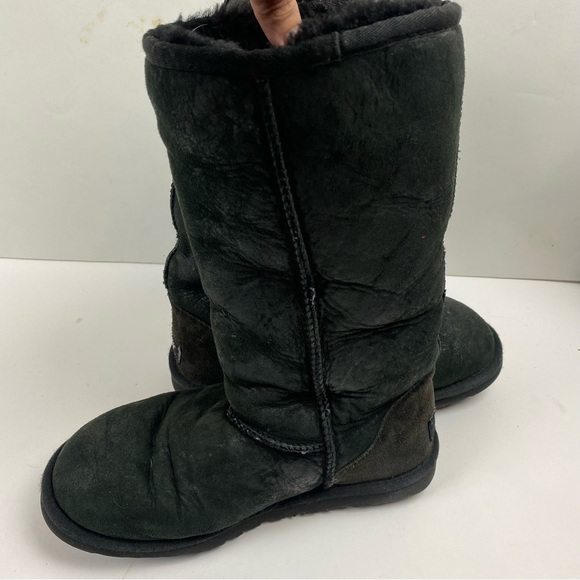 Ugg Classic Tall II Black Sheepskin Boots Winter Snow 5815 Women’s size 5 - Picture 4 of 8